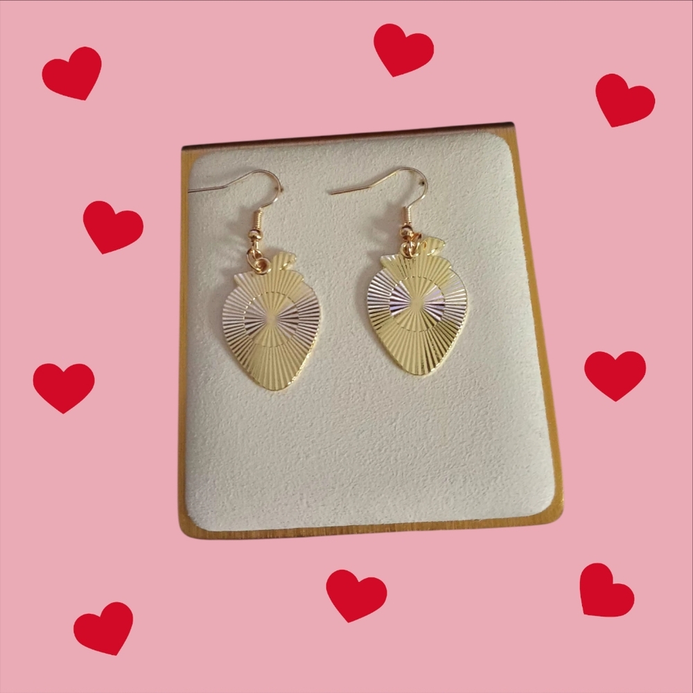 Strawberry Earrings - Picture 4 of 7